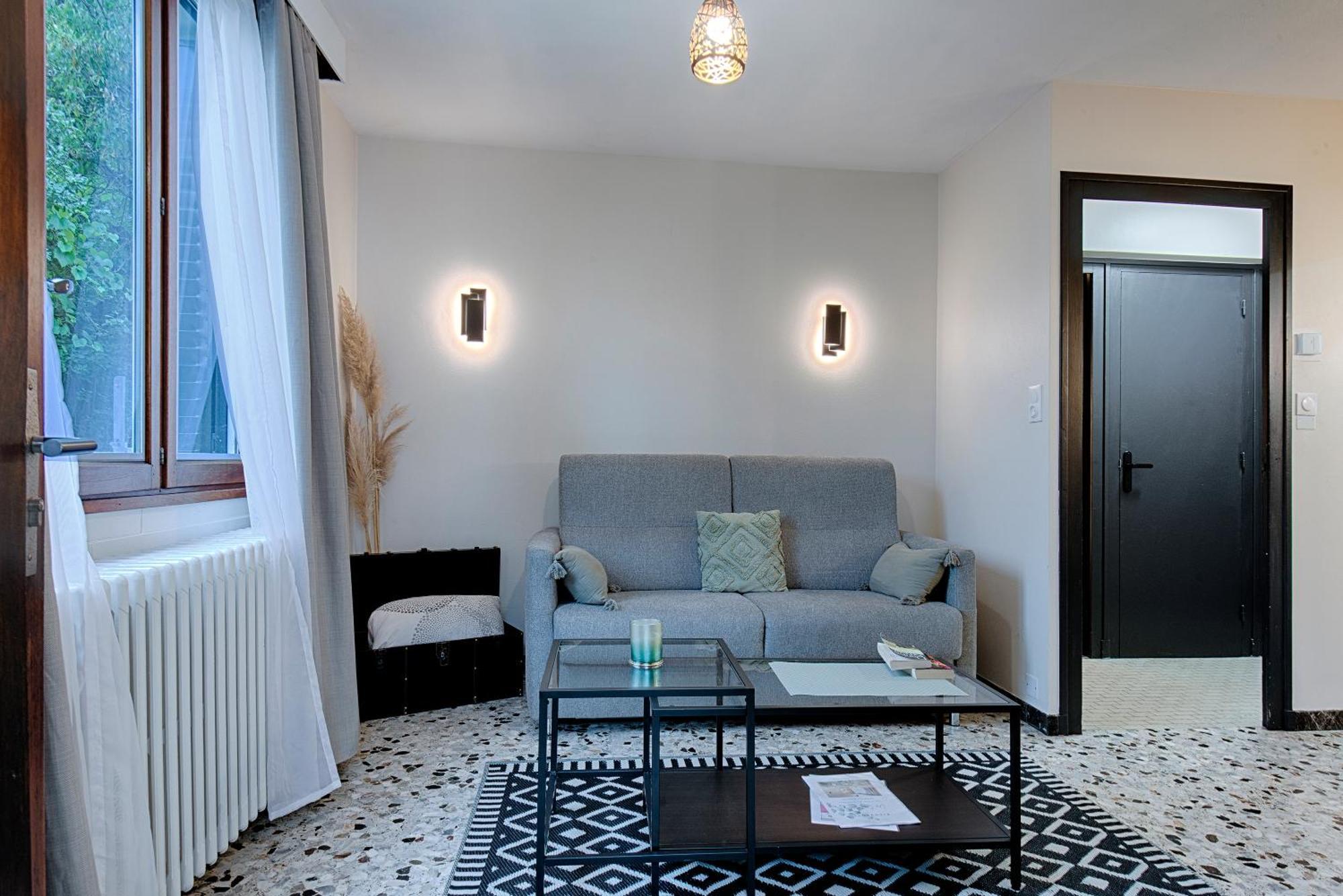 Les Cantinieres - Bourgoin Jallieu - Jardin Prive Ruy-Montceau Ngoại thất bức ảnh